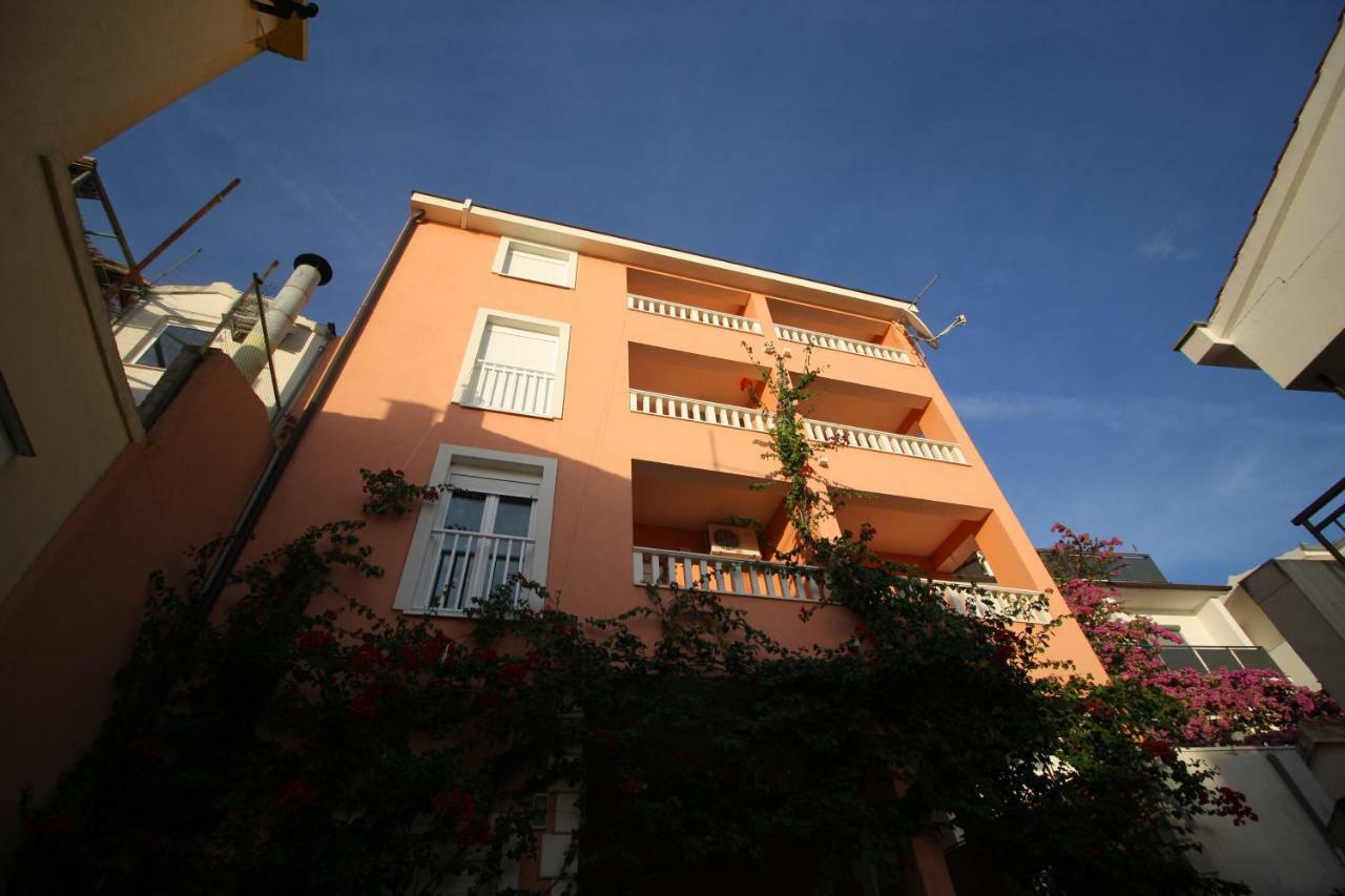 Apartments Knezovic Gradac  Kültér fotó