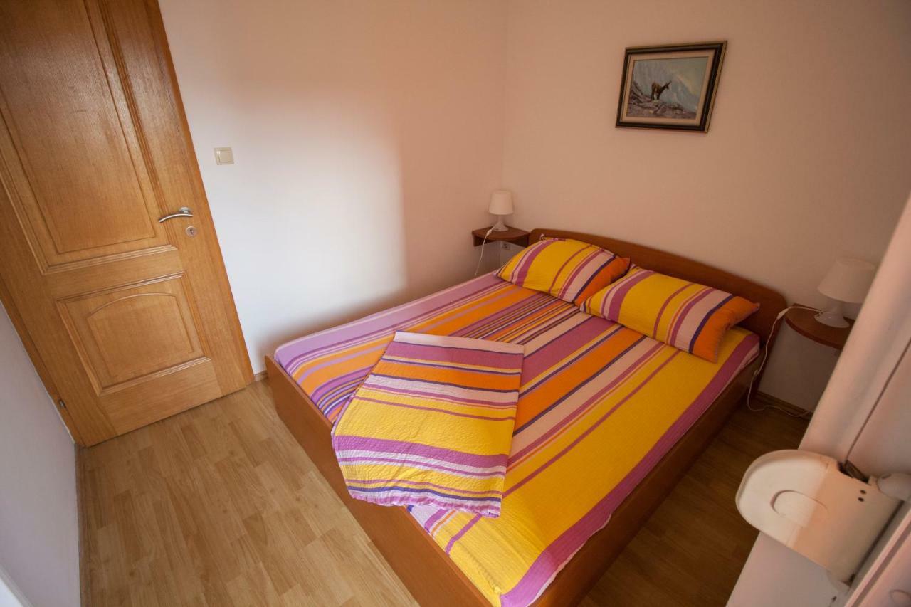 Apartments Knezovic Gradac  Kültér fotó