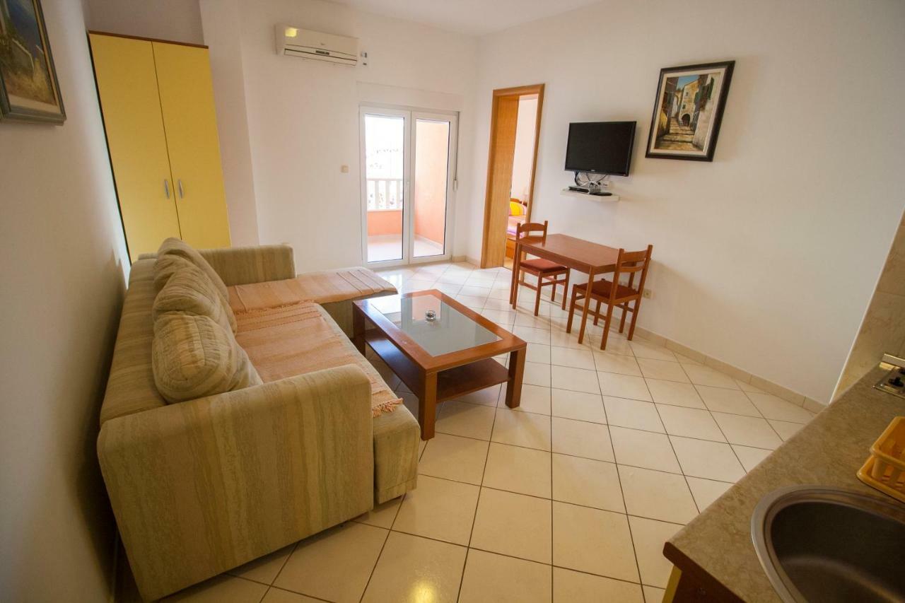 Apartments Knezovic Gradac  Kültér fotó