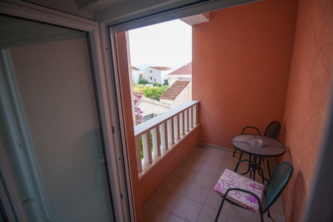 Apartments Knezovic Gradac  Kültér fotó