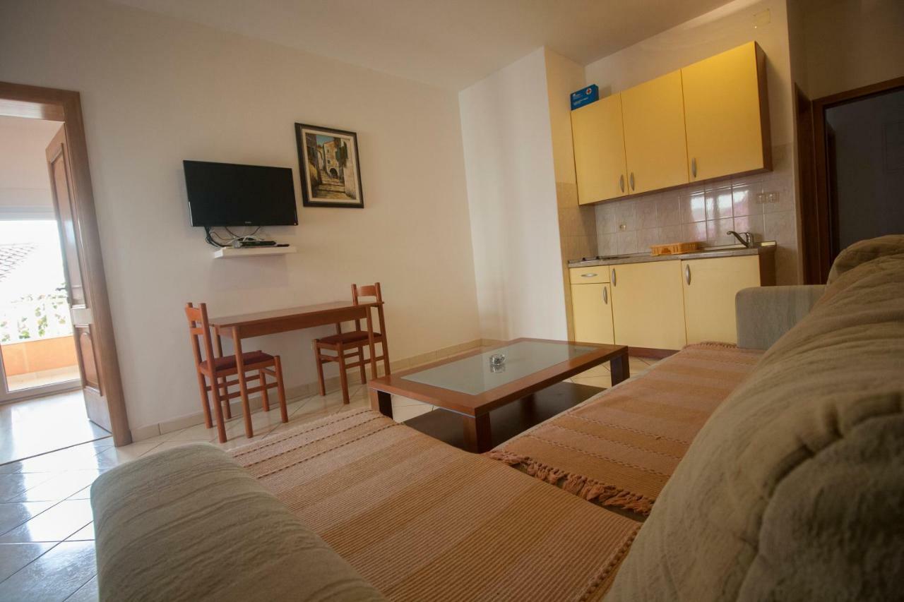 Apartments Knezovic Gradac  Kültér fotó