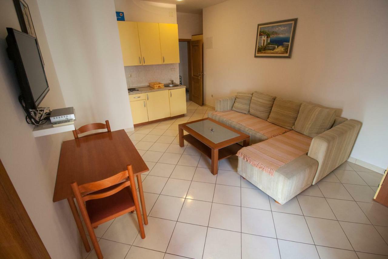 Apartments Knezovic Gradac  Kültér fotó