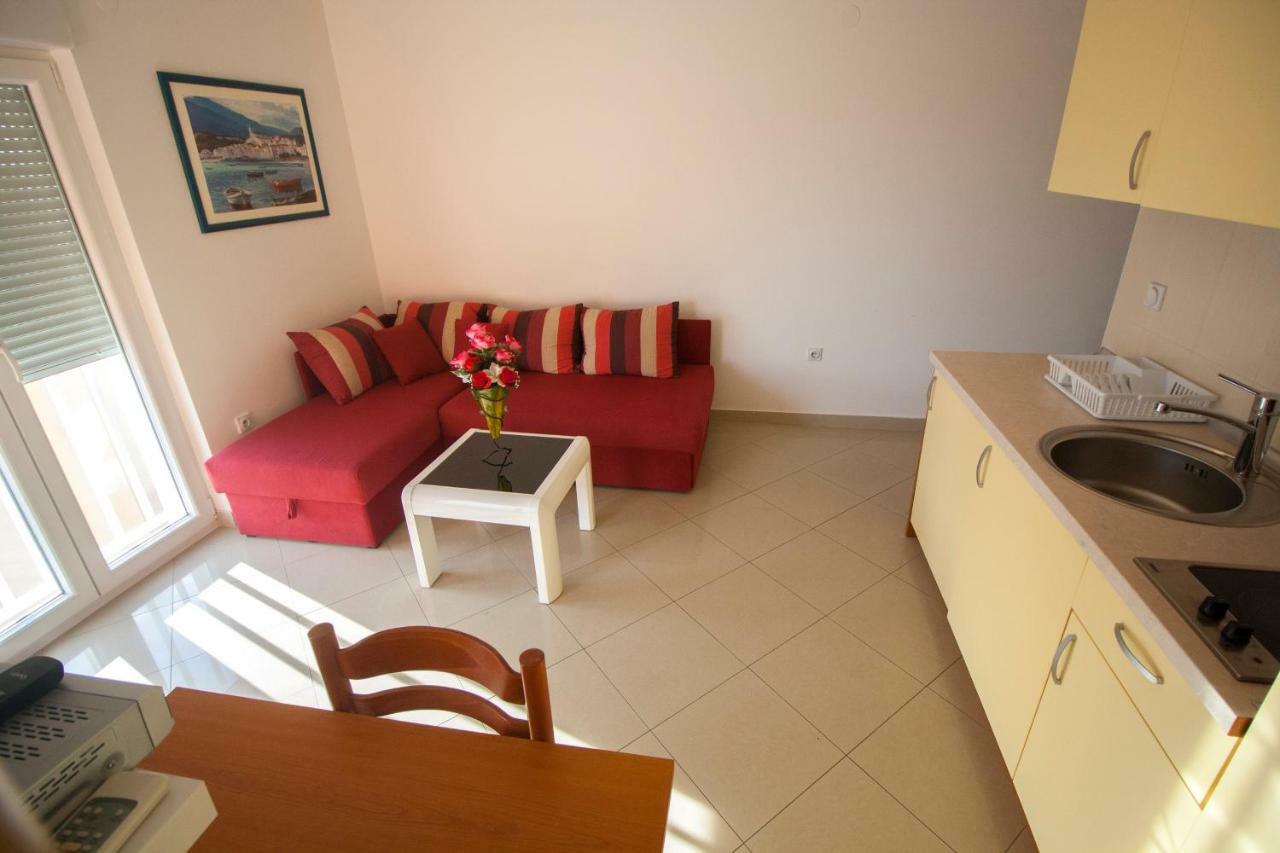 Apartments Knezovic Gradac  Kültér fotó
