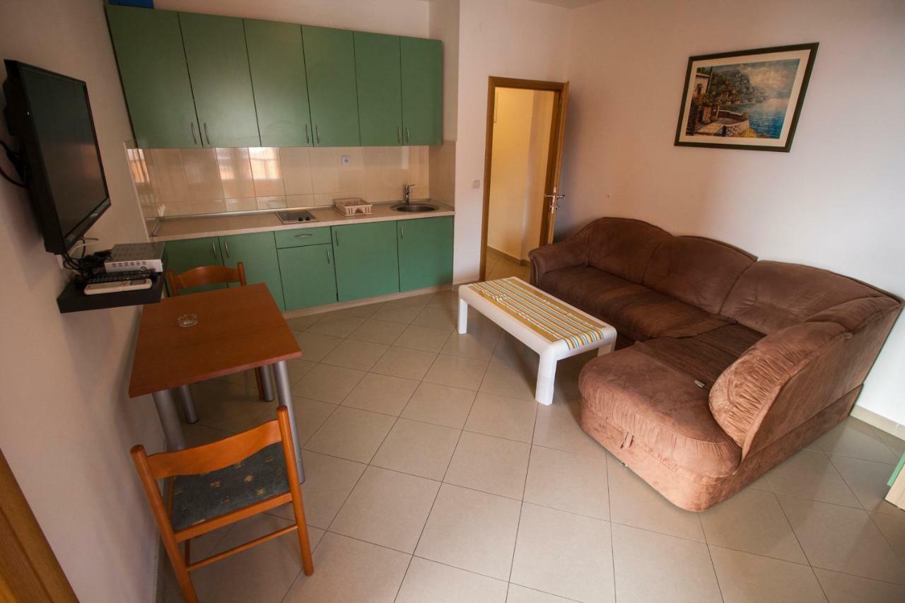 Apartments Knezovic Gradac  Kültér fotó