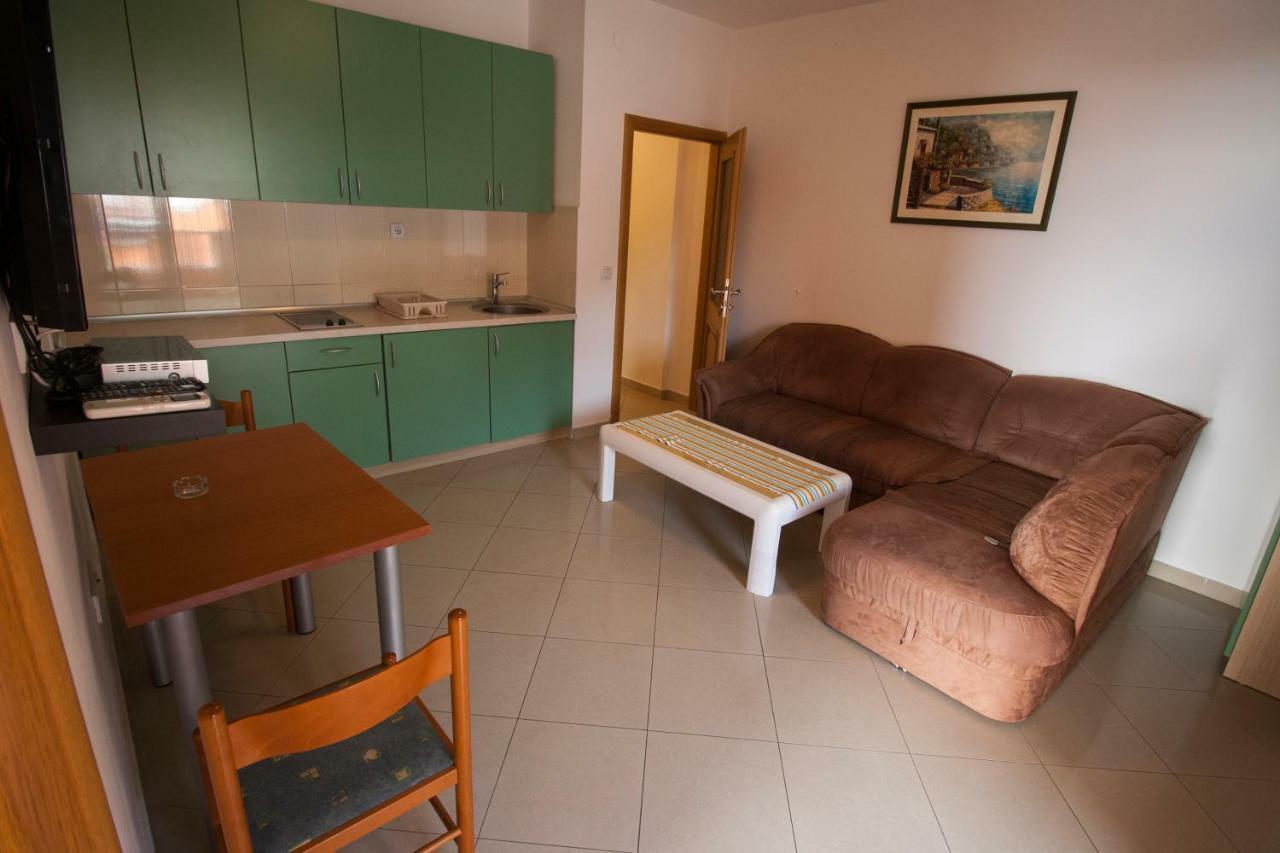 Apartments Knezovic Gradac  Kültér fotó