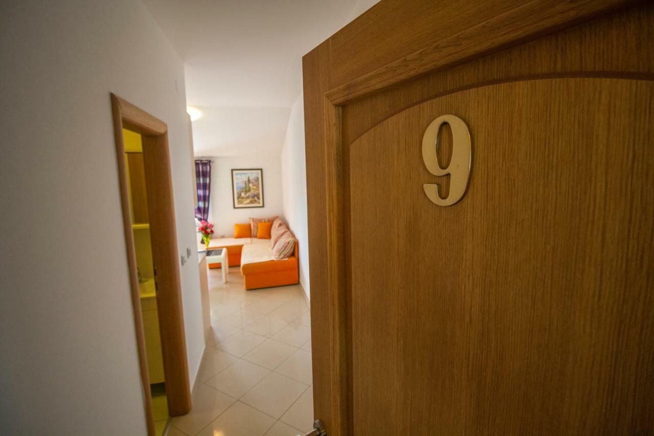 Apartments Knezovic Gradac  Kültér fotó
